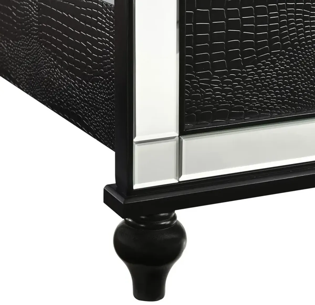 New Classic Furniture Valentino 4/6 Full Bed - Black