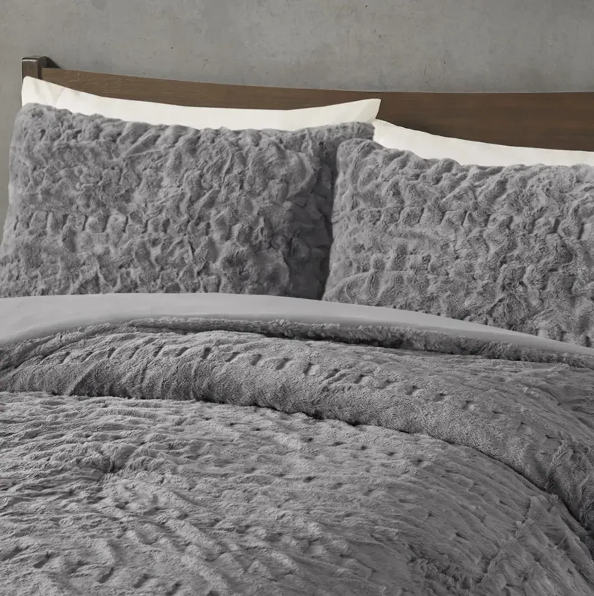 Gracie Mills Hanna Faux Fur Down Alternative Comforter Set