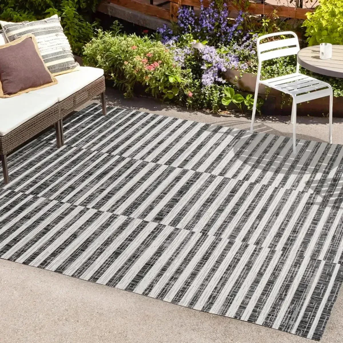 Sukie Modern Offset Stripe Indoor/Outdoor Area Rug