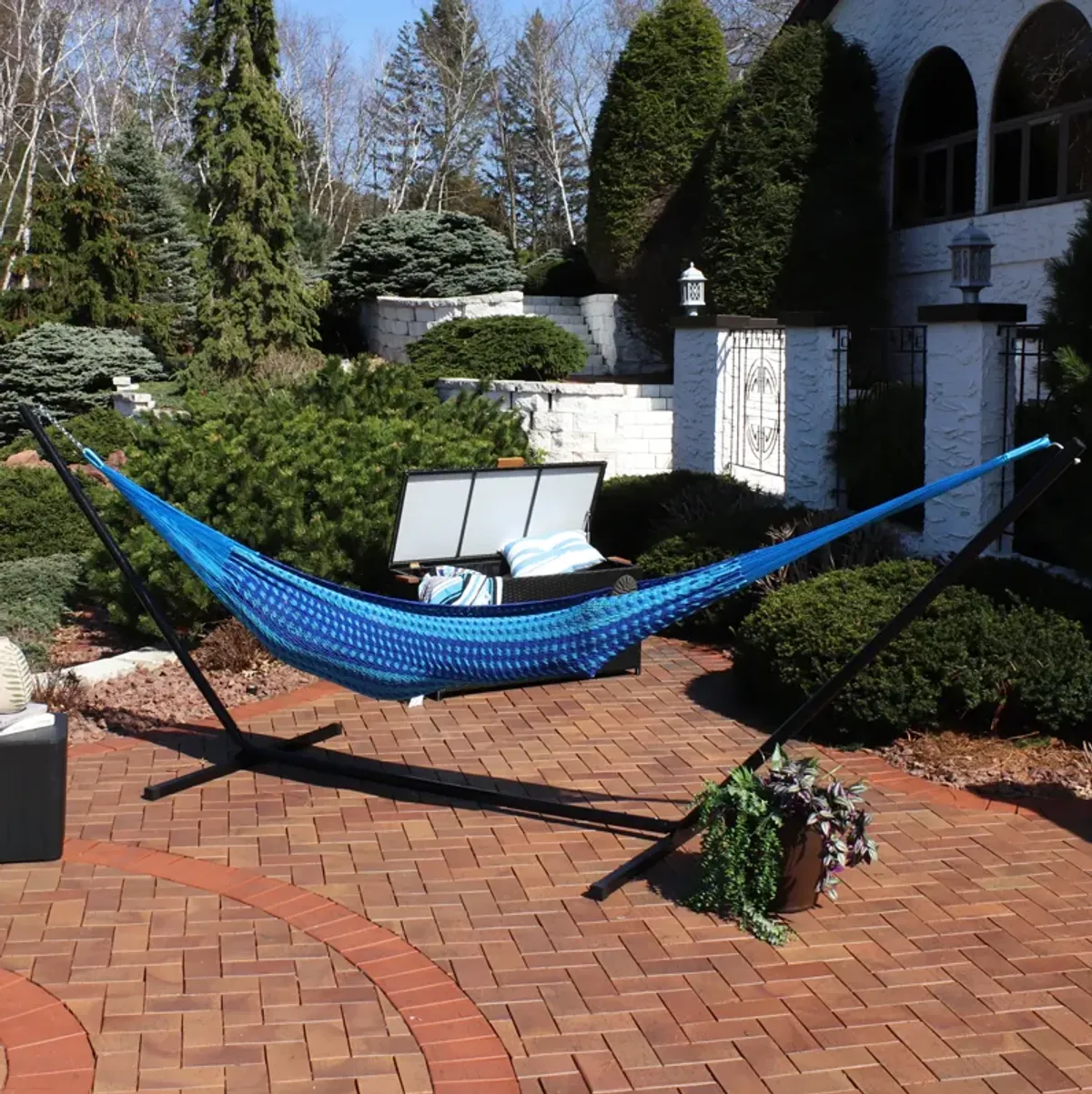 Sunnydaze 2-Person Woven Cotton/Nylon Hammock with Steel Stand - Blue