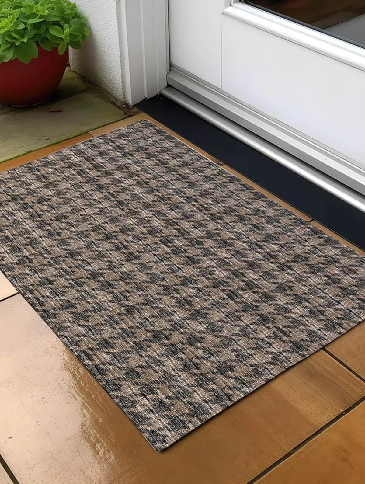 Hinton HN1 Chocolate 20" x 30" Rug