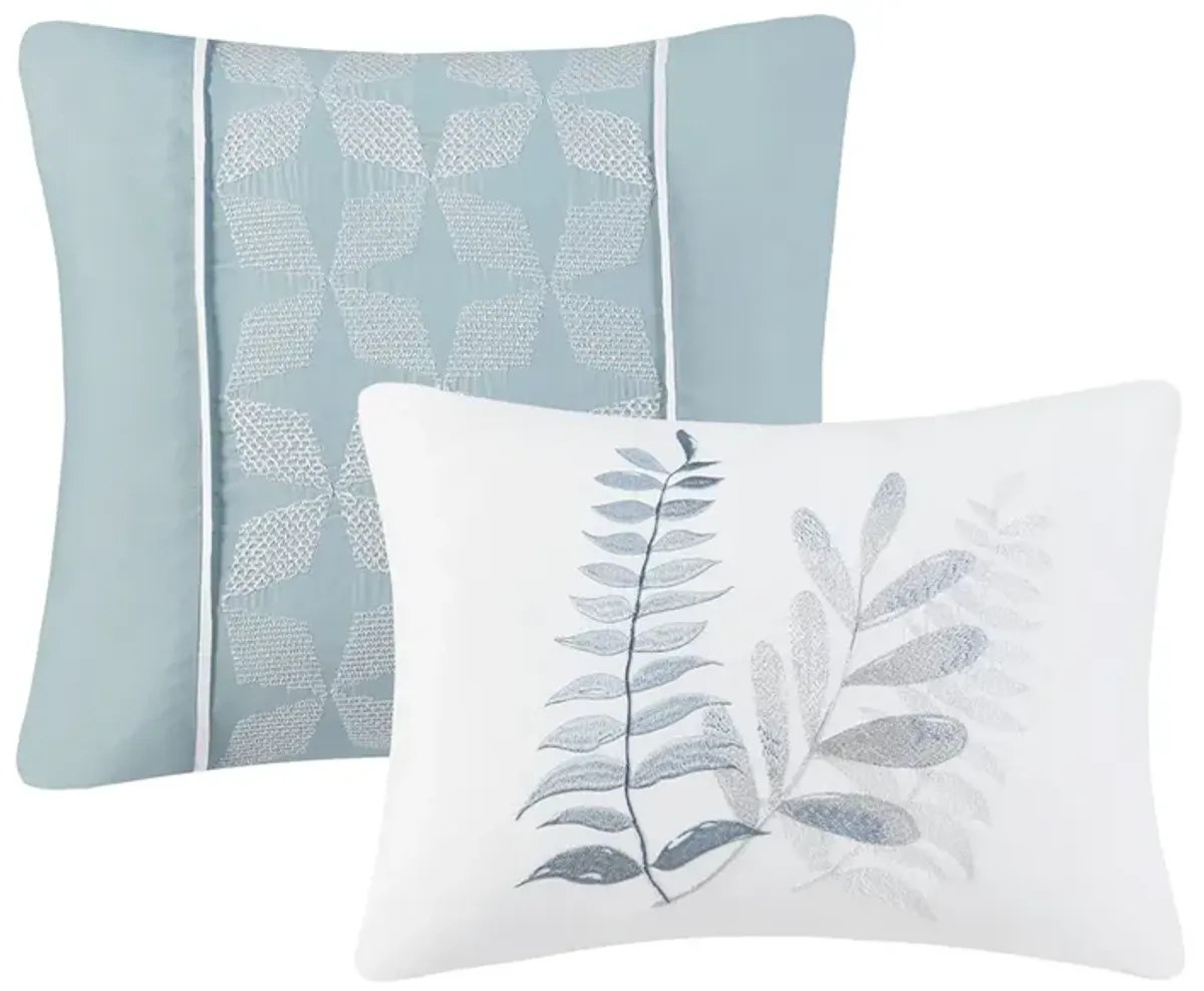 Gracie Mills Rice Coastal Bliss 5-Piece Seersucker Comforter Ensemble with Coordinating Throw Pillows