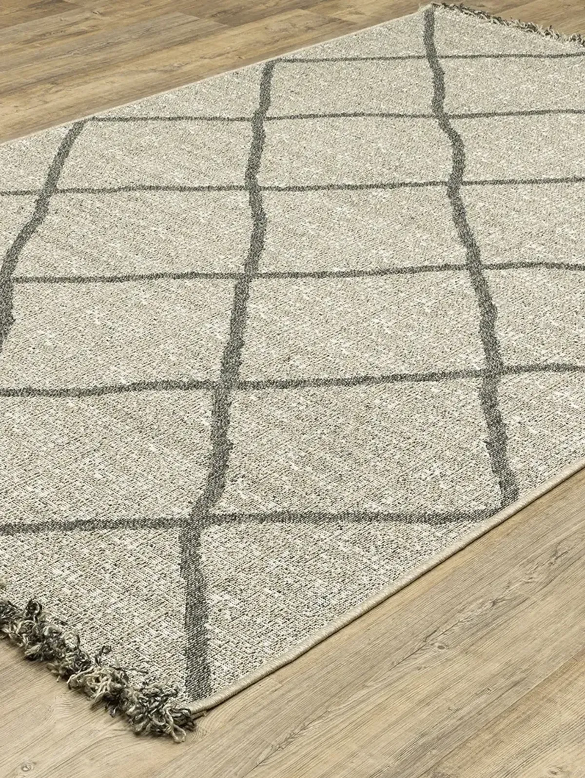 Gillian 1'10" x 7'6" Beige Rug