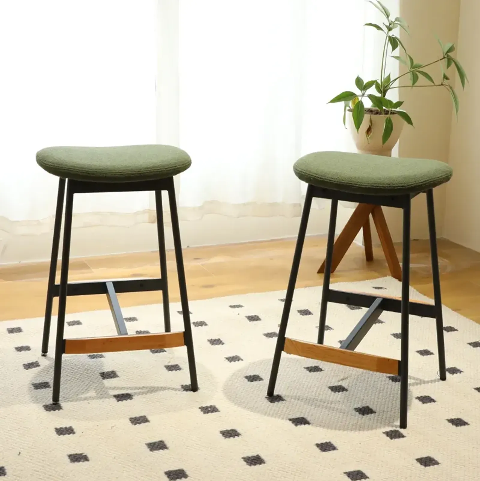 Stylish Modern Set of 2 Upholstered Bar Stools