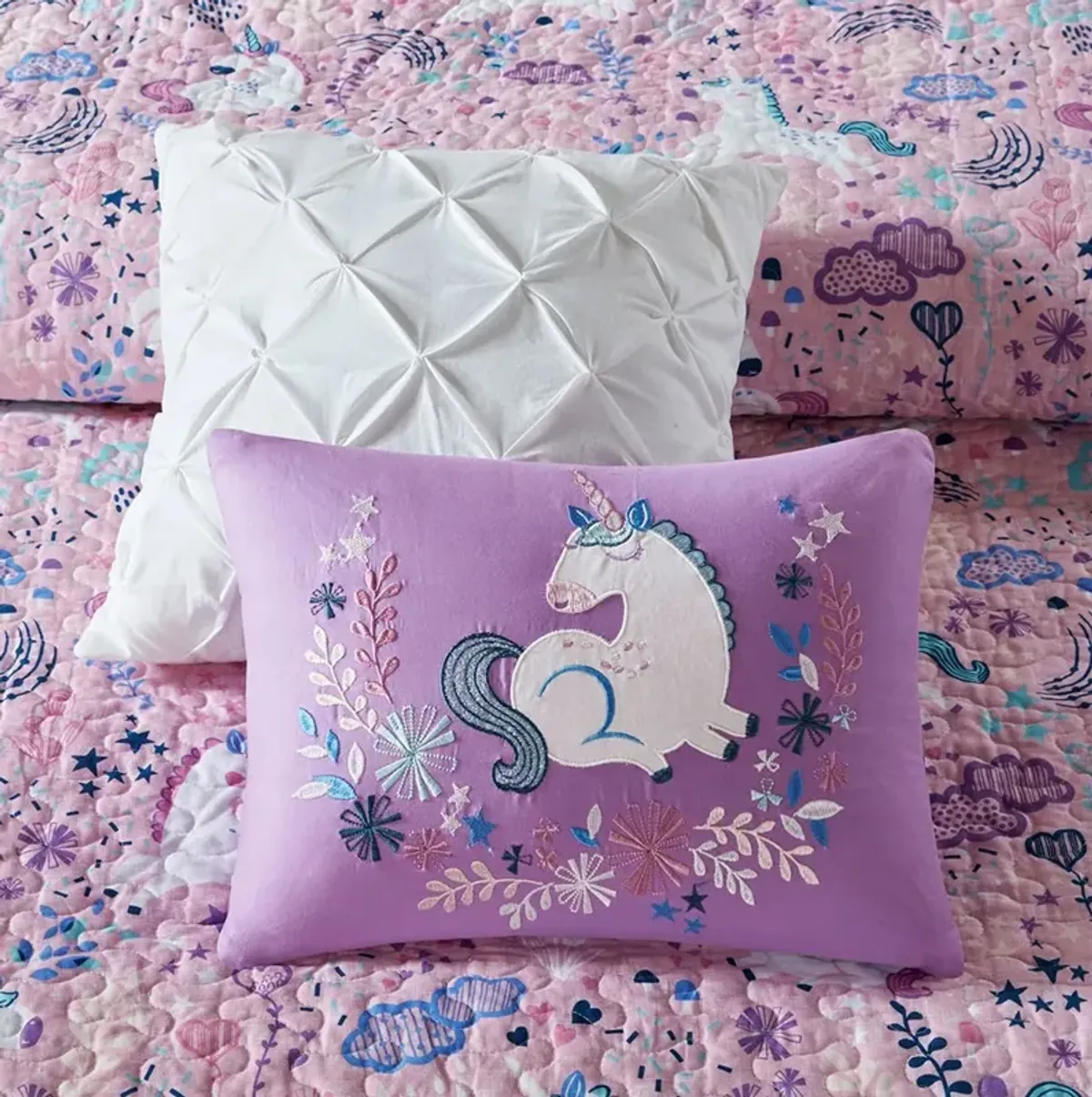 Gracie Mills Glenda 4-Peice Unicorn Reversible Cotton Quilt Set with coordinating Throw Pillows