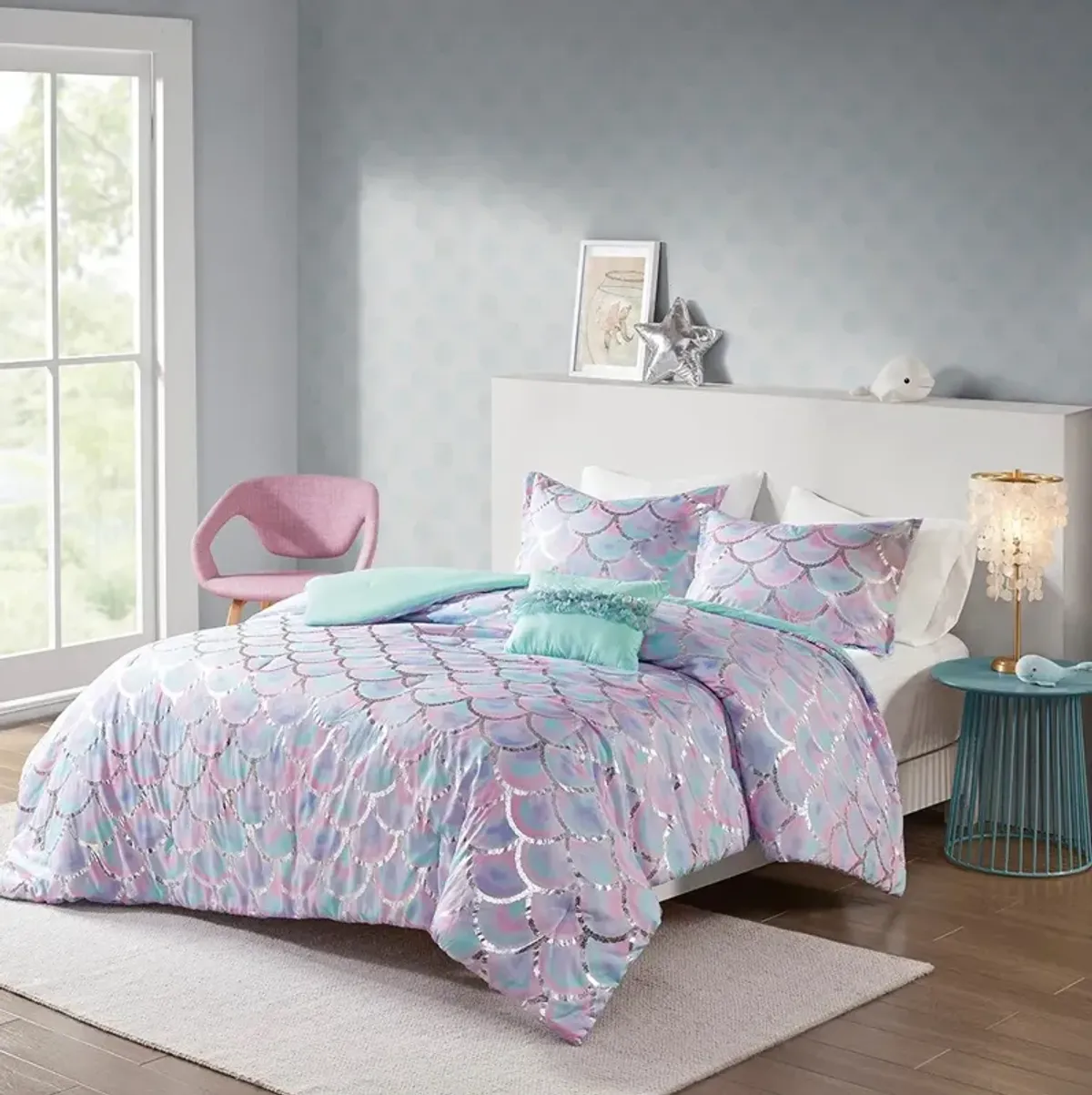 Gracie Mills Oriana Metallic Fish Scale Printed Reversible Comforter Set