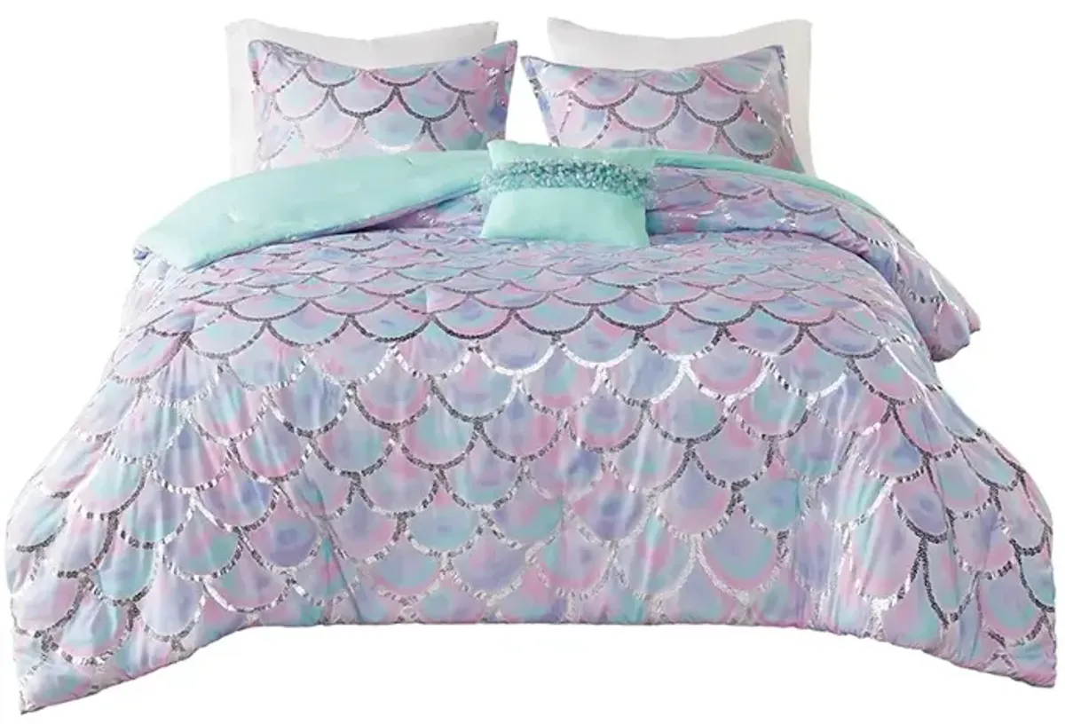 Gracie Mills Oriana Metallic Fish Scale Printed Reversible Comforter Set