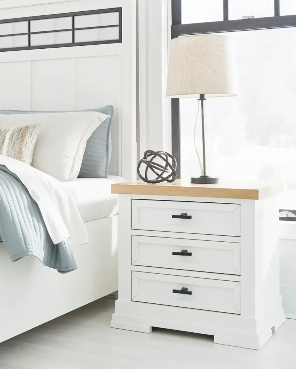 Ashbryn Nightstand