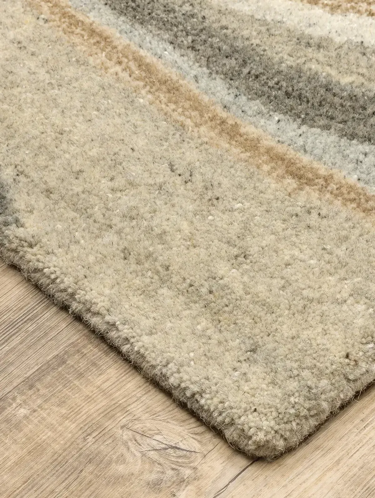 Anastasia 2'6" x 8' Beige Rug