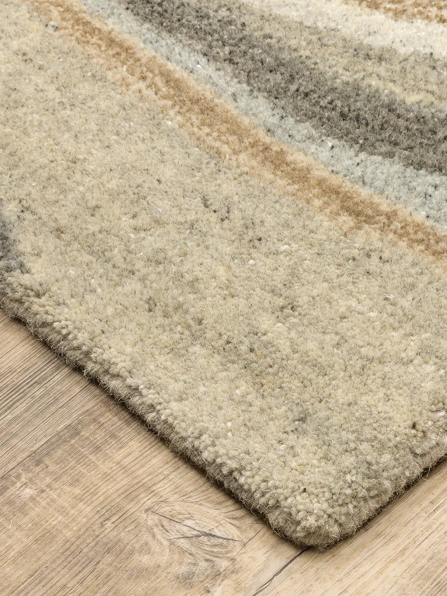 Anastasia 2'6" x 8' Beige Rug