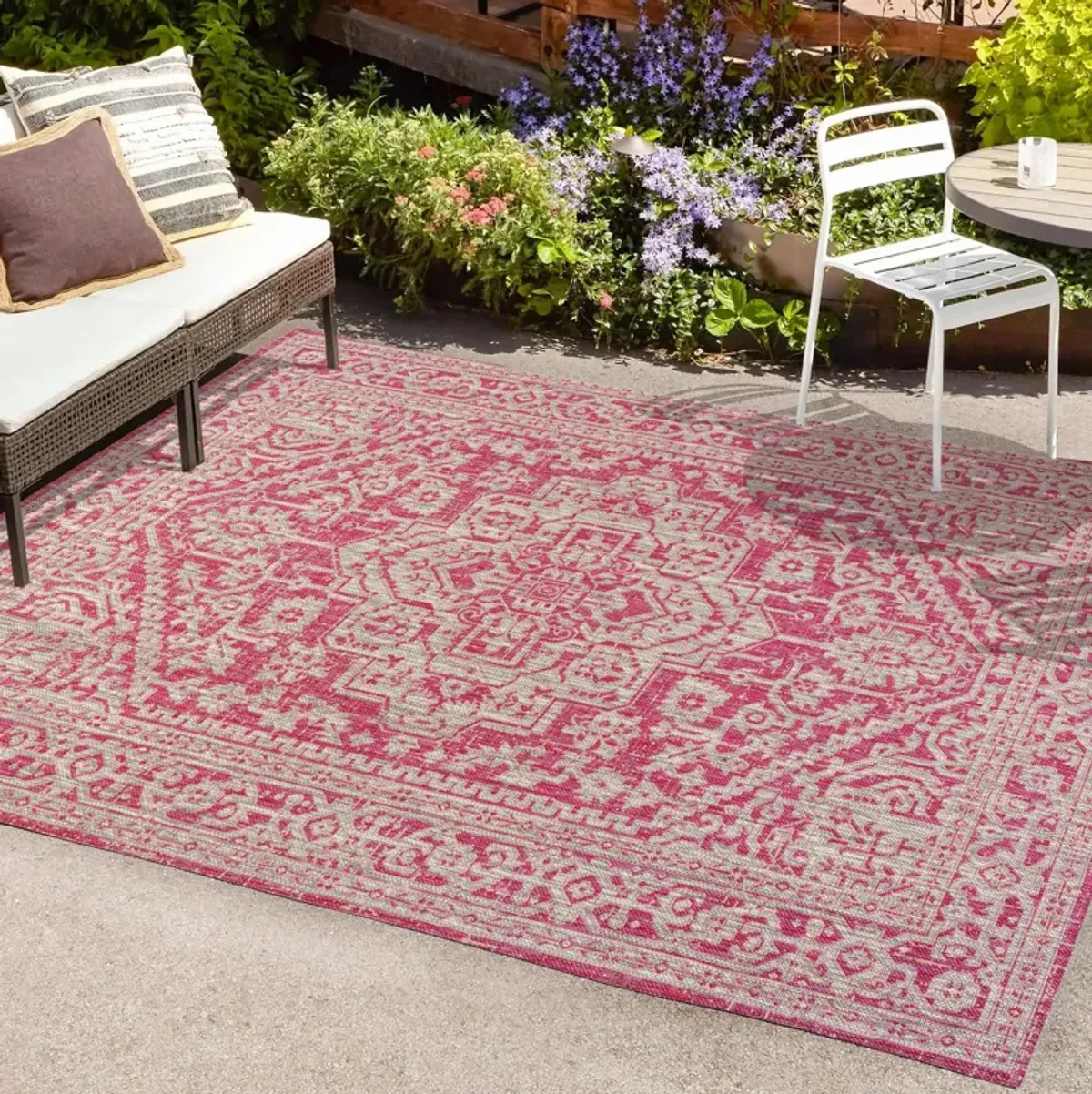 Sinjuri Medallion Textured Weave Indoor/Outdoor Area Rug