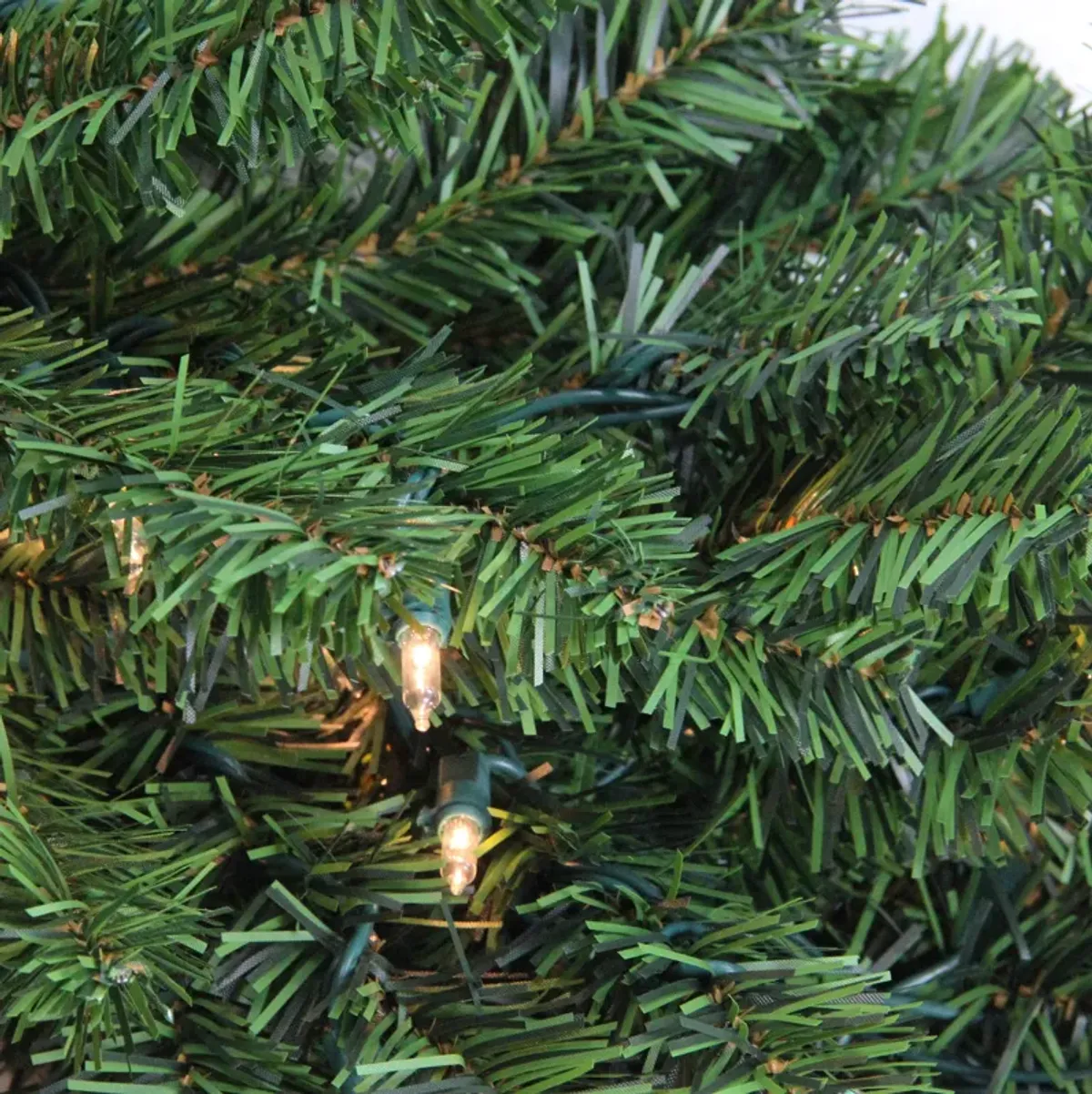 52" Pre-Lit Canadian Pine Artificial Christmas Teardrop Swag - Clear Lights