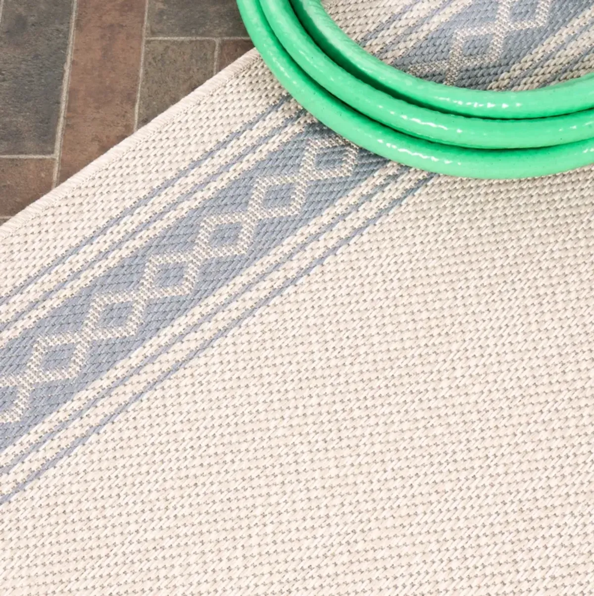 Lucia Classic Diamond Border Indoor/Outdoor Area Rug