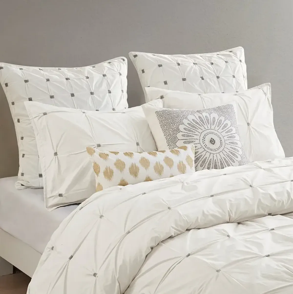 Gracie Mills Velez 3-Piece Modern Elastic Embroidered Cotton Duvet Cover Set