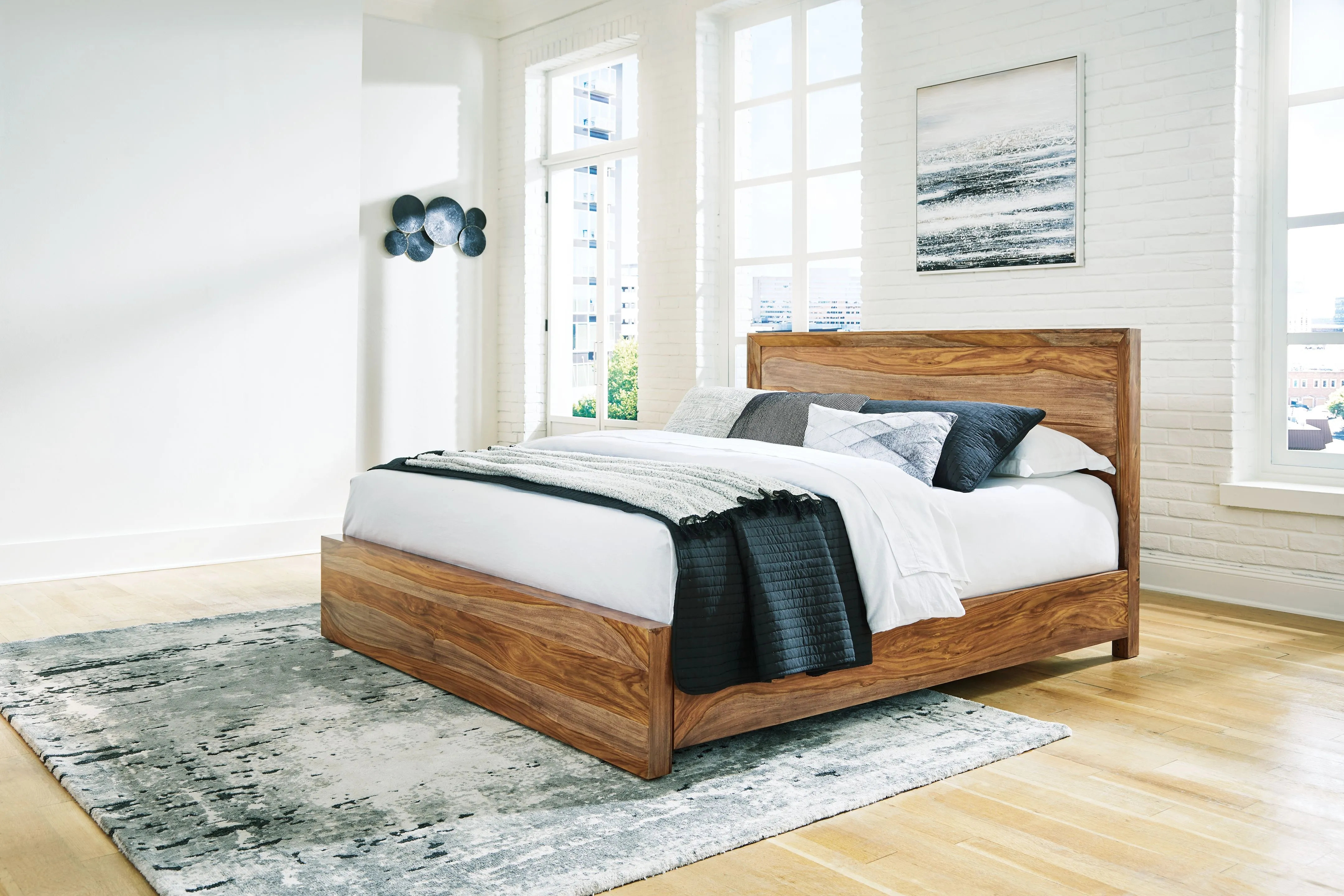 Dressonni Queen Panel Bed