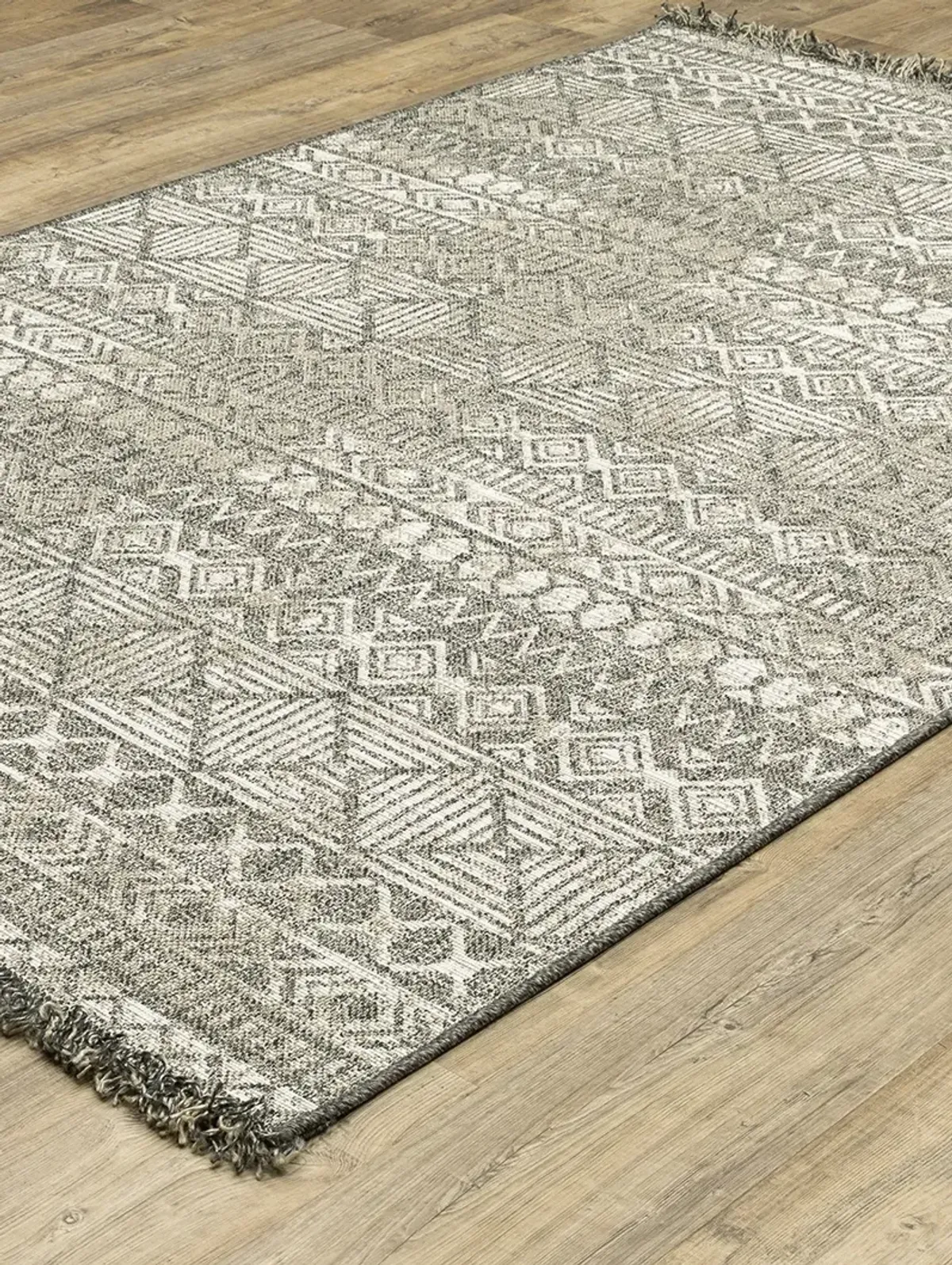 Gillian 1'10" x 7'6" Beige Rug