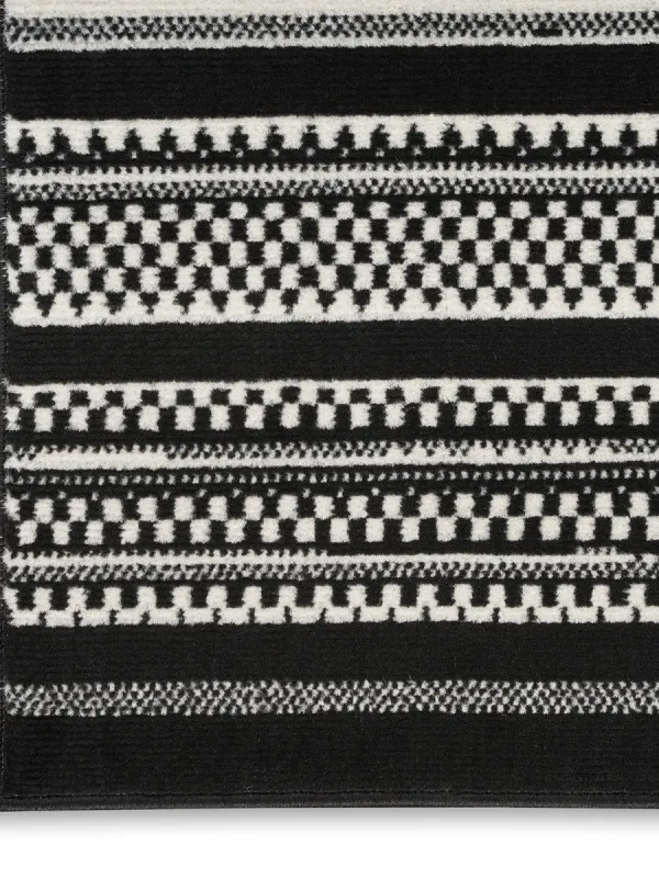Grafix GRF41 Black/White 7'10" x 9'10" Rug