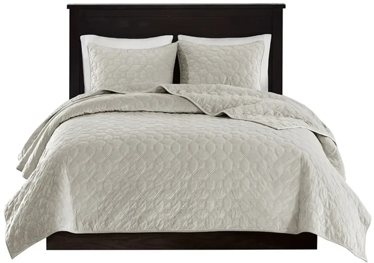 Gracie Mills Gayle 3-Piece Casual Geometric Velvet Quilt Set