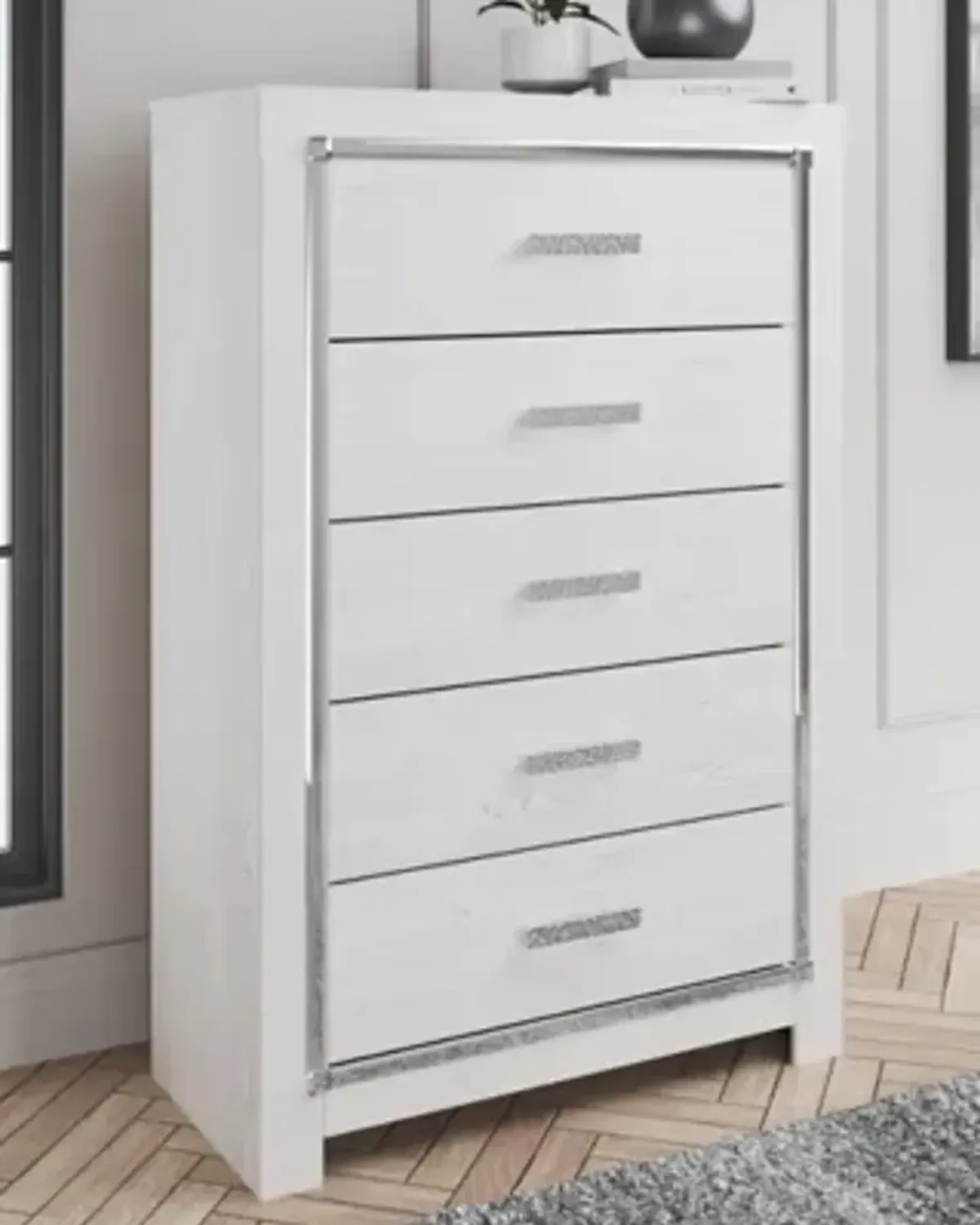 Altyra Chest of Drawers