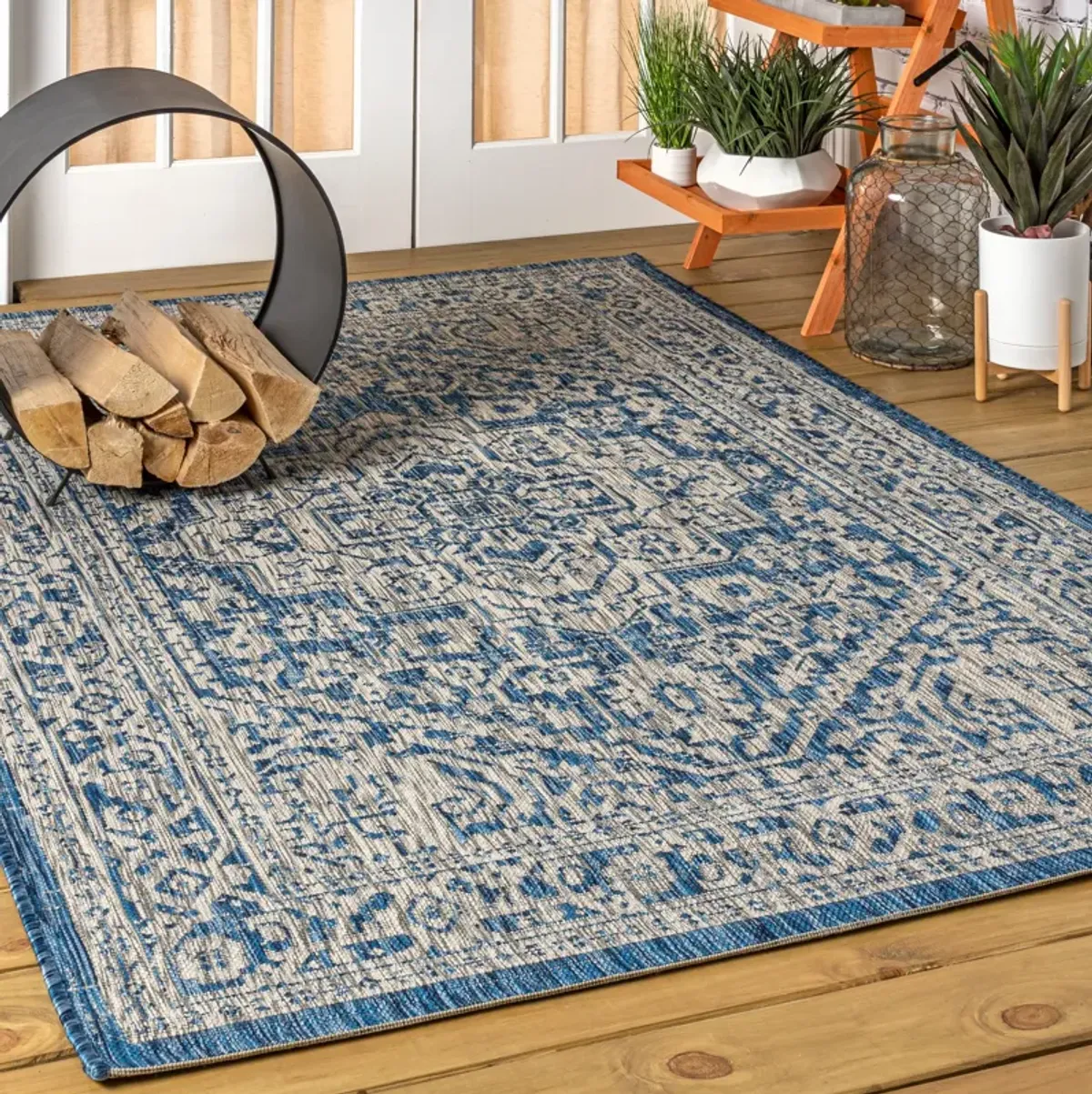 Sinjuri Medallion Textured Weave Indoor/Outdoor Area Rug