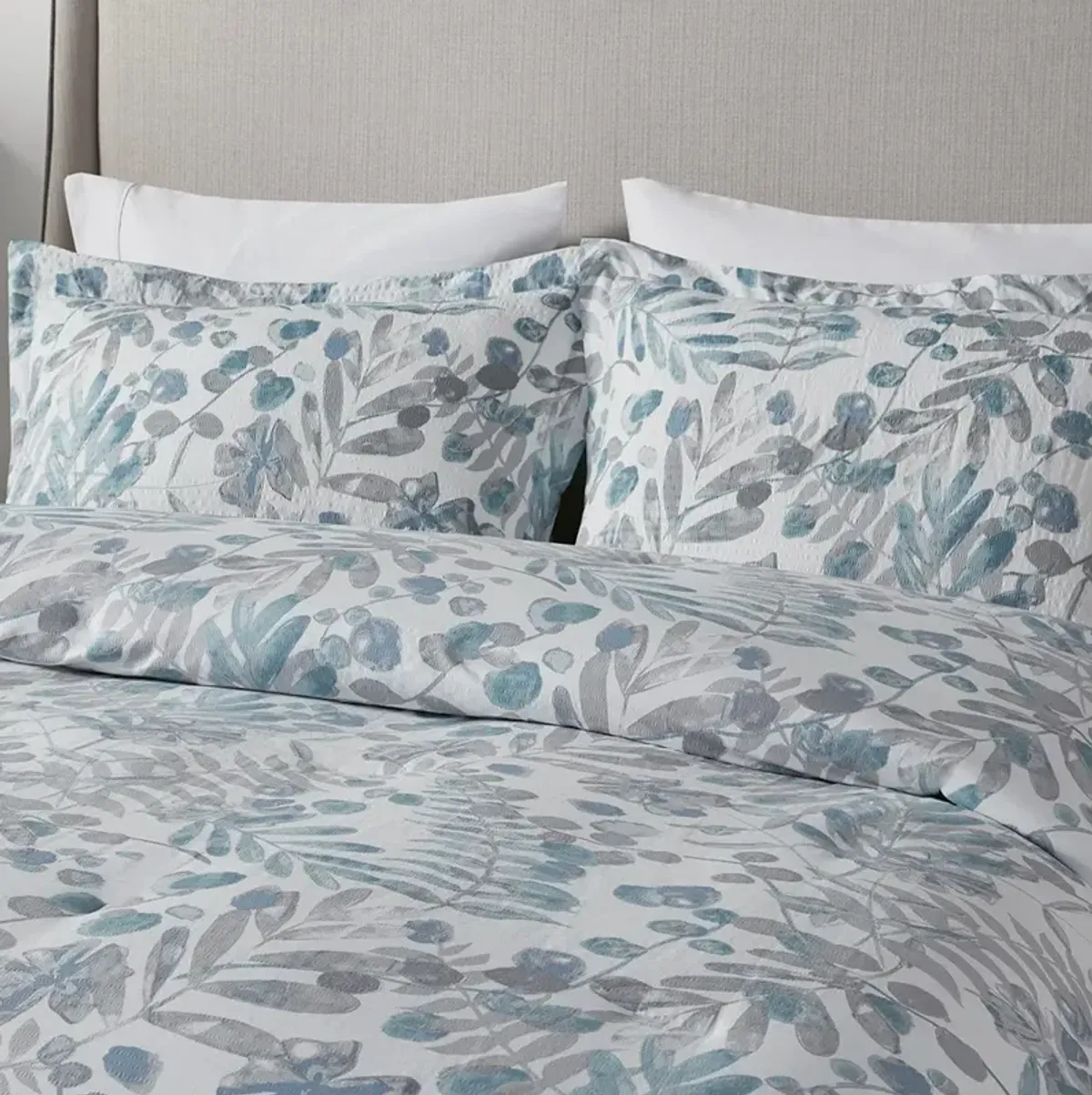 Gracie Mills Rice Coastal Bliss 5-Piece Seersucker Comforter Ensemble with Coordinating Throw Pillows