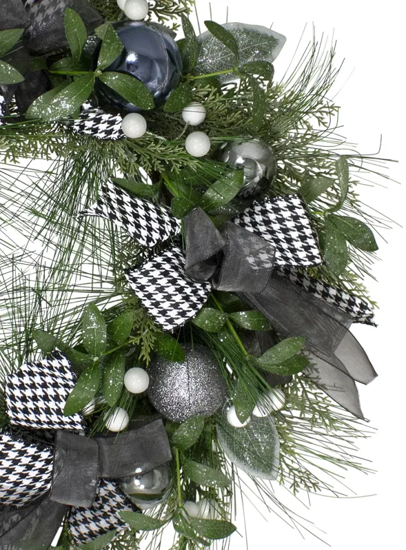 Houndstooth and White Berries Artificial Christmas Wreath - 24-Inch  Unlit