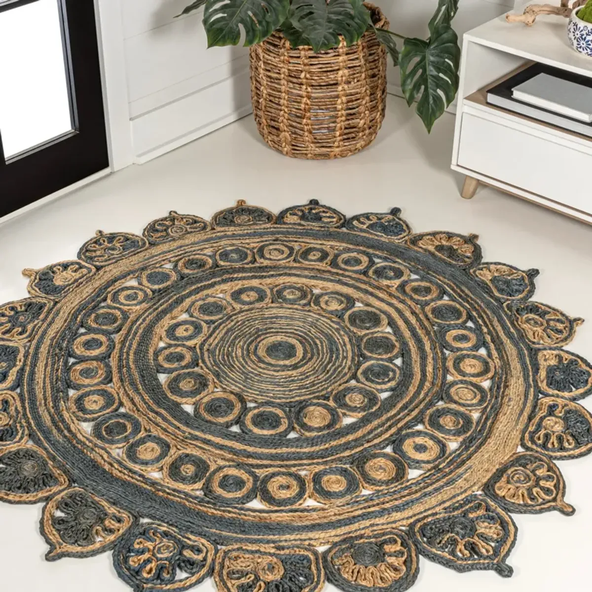 Flora Medallion Contemporary Bohemian Round Jute Area Rug