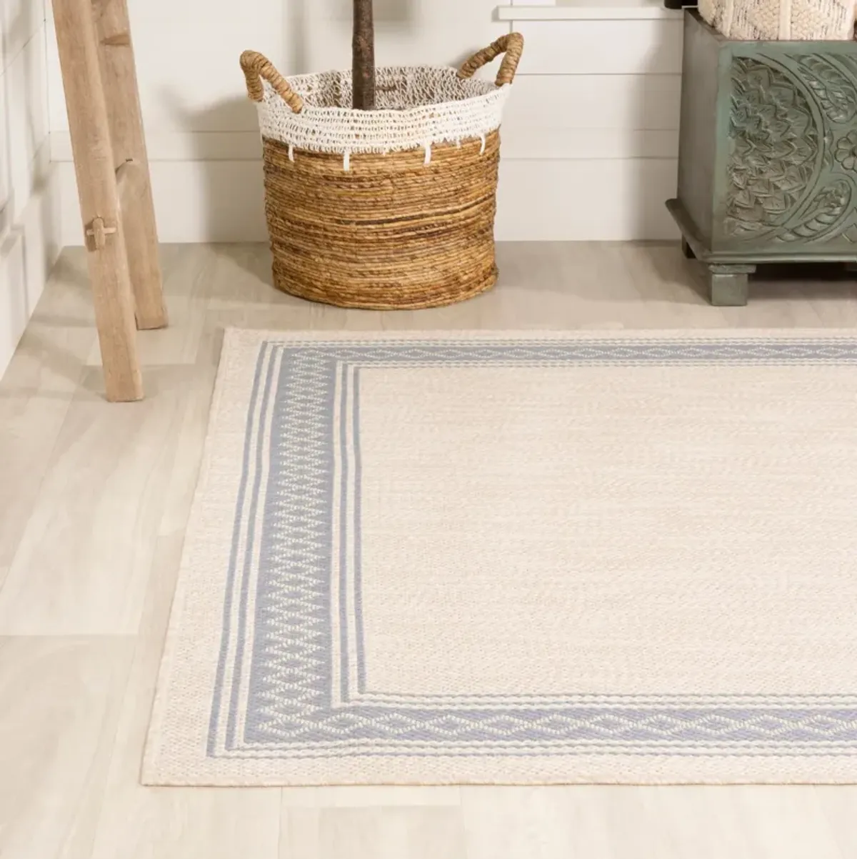 Lucia Classic Diamond Border Indoor/Outdoor Area Rug