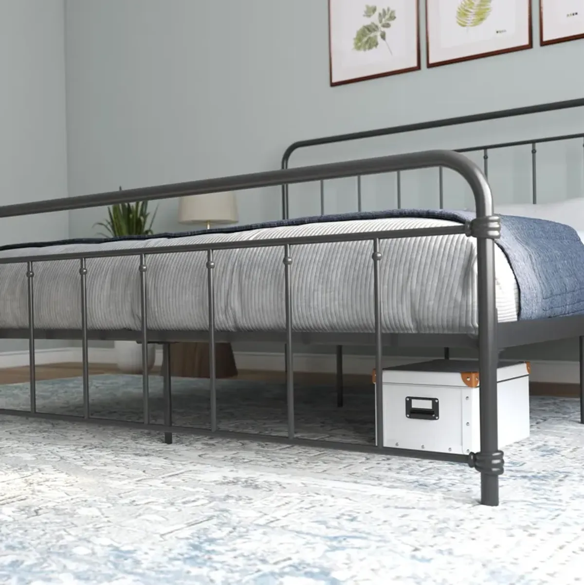 Wyn Metal Black Bed