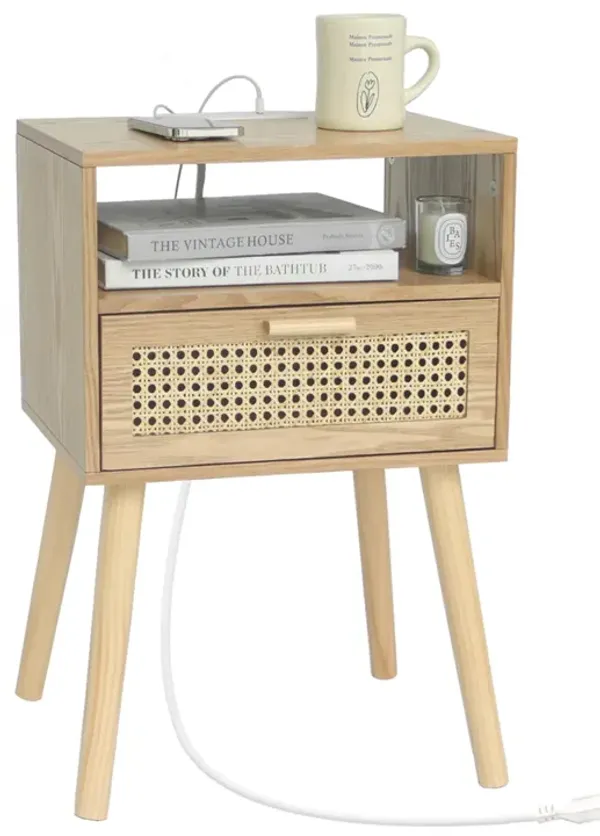 MaxSmeo Bedside Table, Small Nightstand with Charging Station, Rattan Side Table Small Wood End Table for Living Room, Bedroom a
