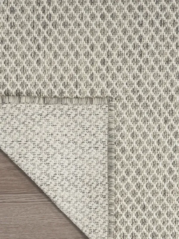 Courtyard COU01 Ivory/Silver 4' x 6' Rug