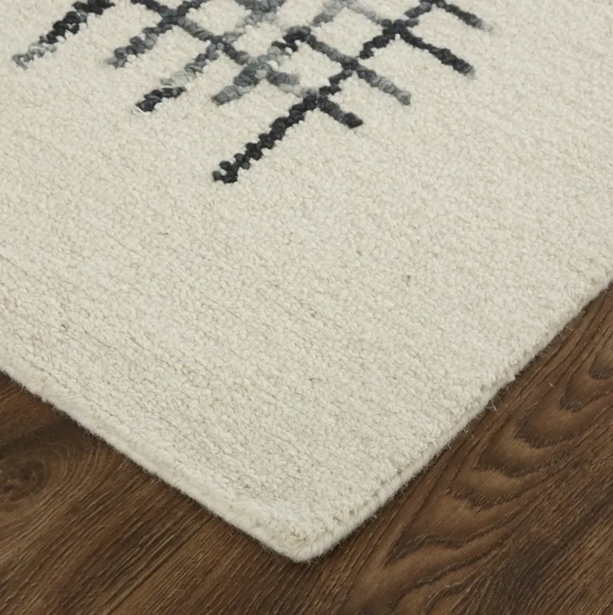 Maddox 8630F Ivory/Gray/Black 2' x 3' Rug