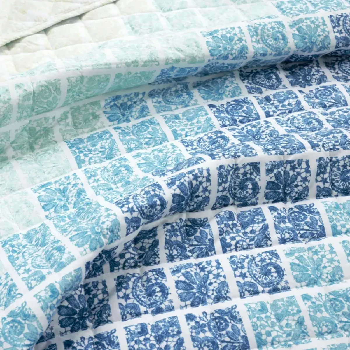 Medallion Ombre Reversible Oversized Quilt 3Pc Set