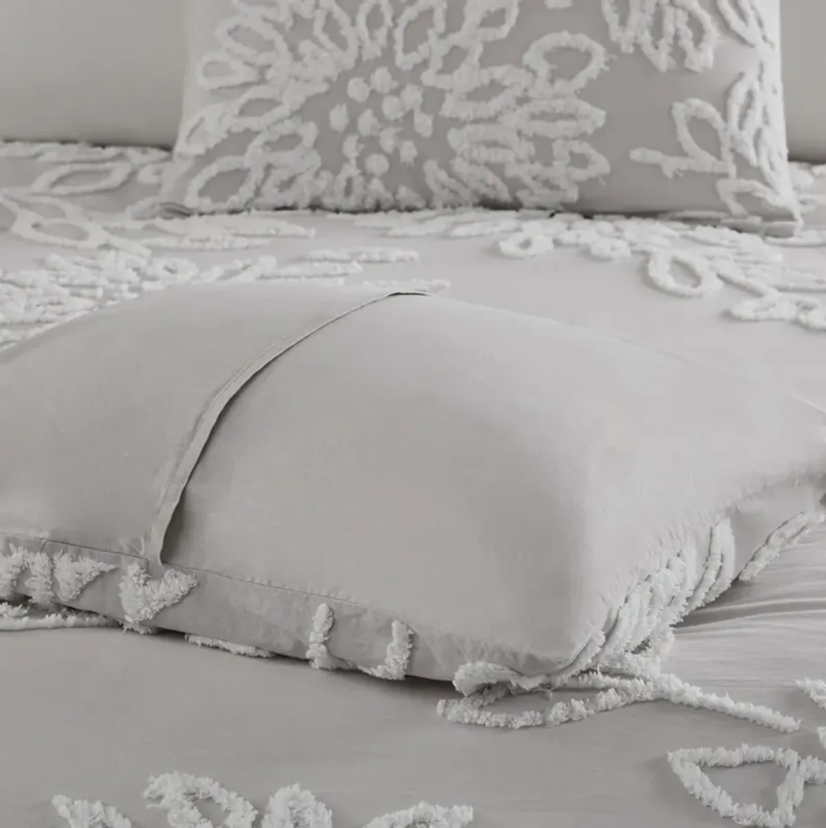 Gracie Mills Anita 3-Piece Farmhouse Tufted Cotton Chenille Floral Comforter Set