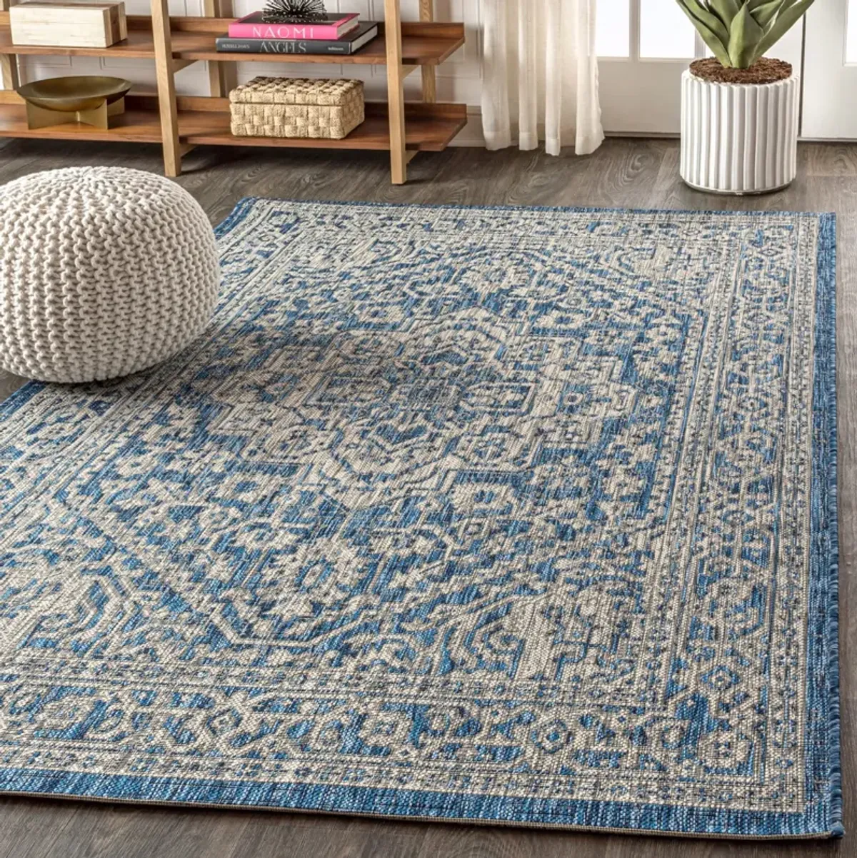 Sinjuri Medallion Textured Weave Indoor/Outdoor Area Rug