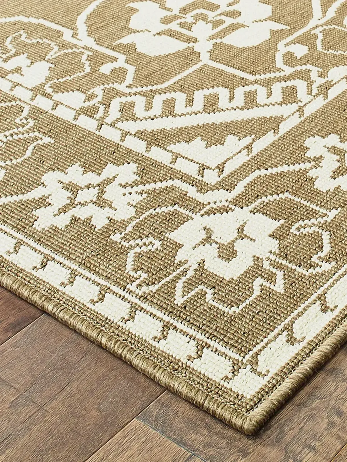 Marina 2'5" x 4'5" Tan Rug