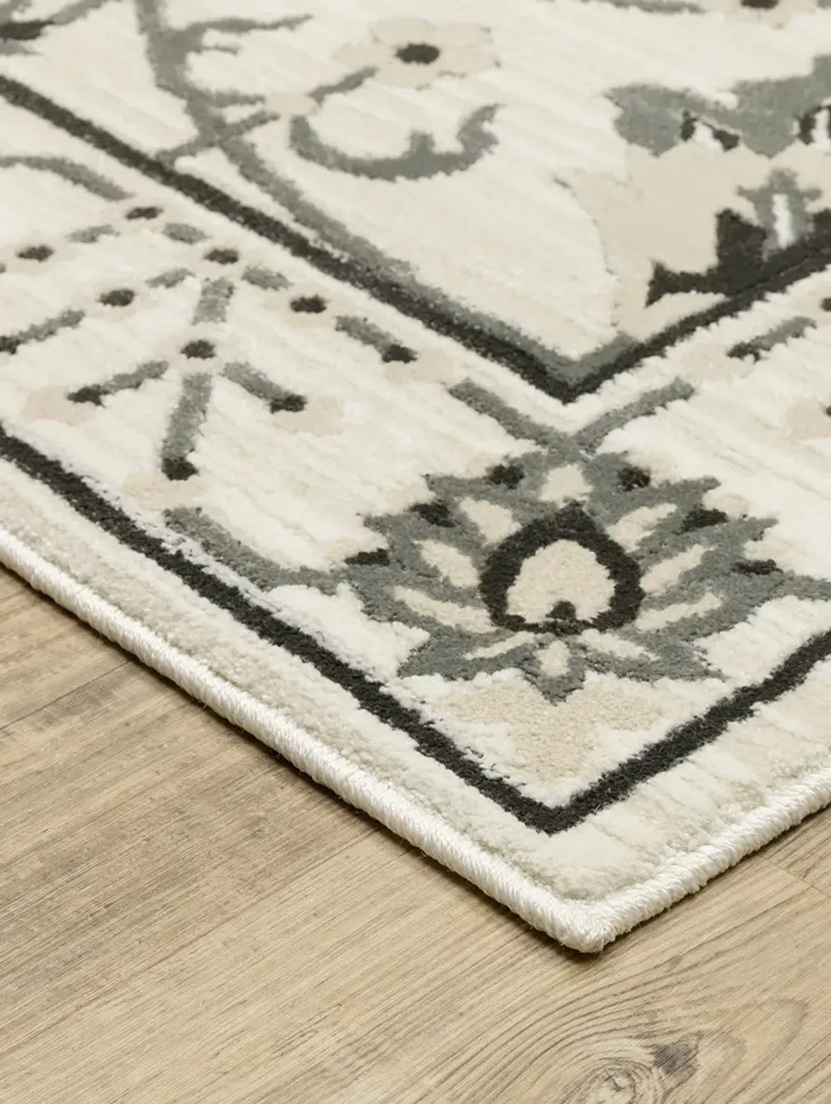 Raylan 2'3" x 7'6" Ivory Rug