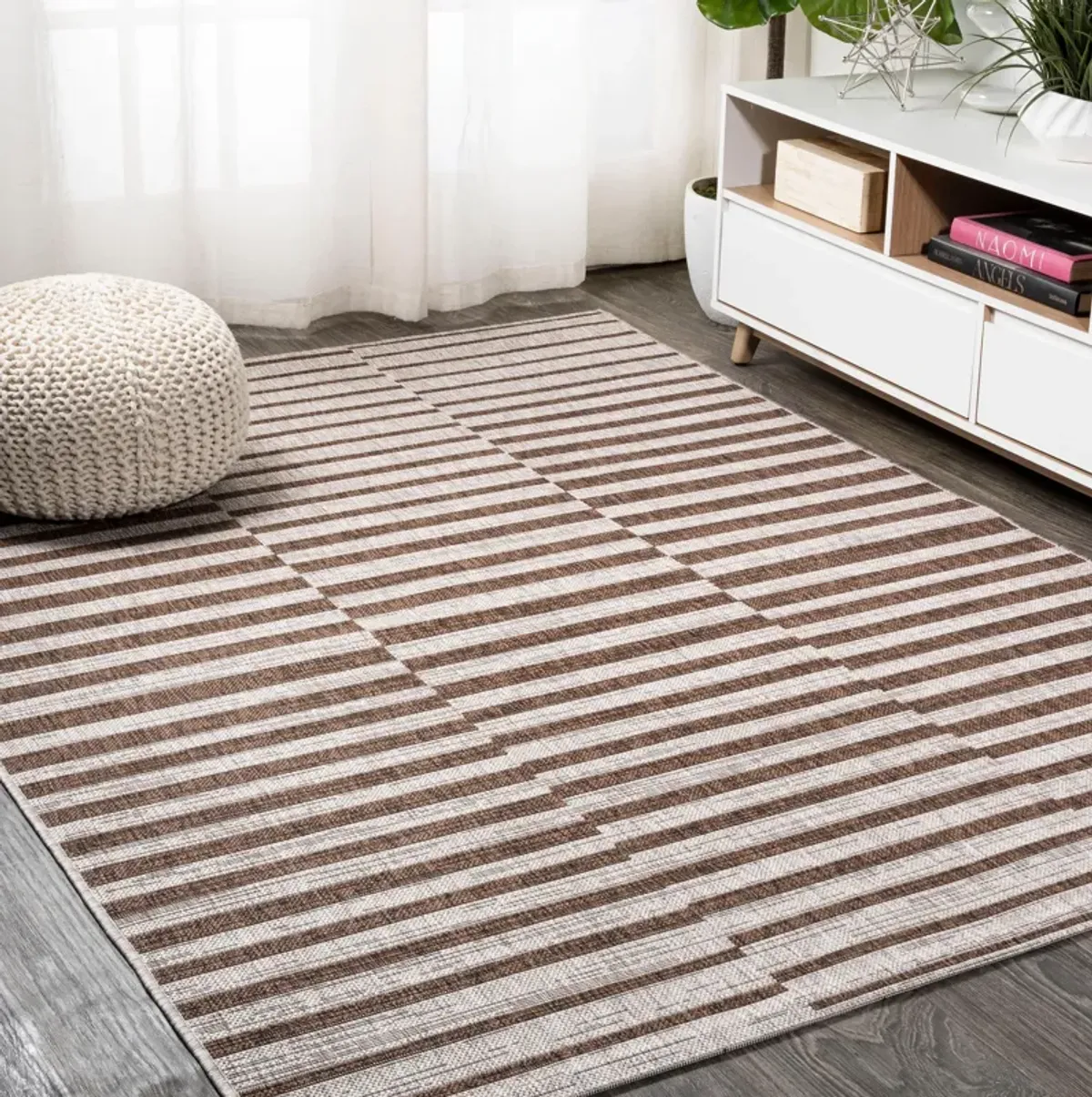 Sukie Modern Offset Stripe Indoor/Outdoor Area Rug