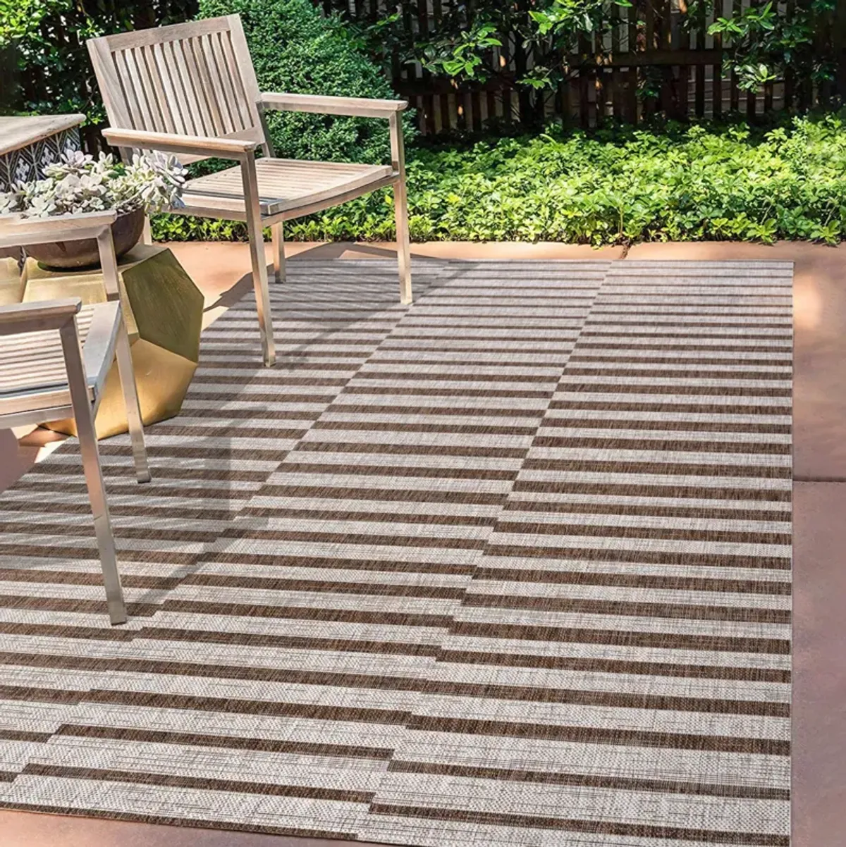 Sukie Modern Offset Stripe Indoor/Outdoor Area Rug