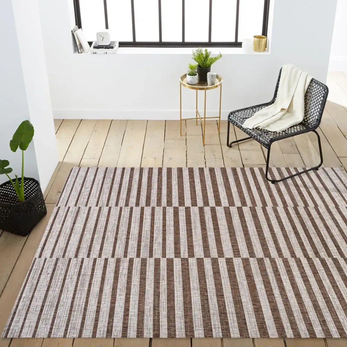 Sukie Modern Offset Stripe Indoor/Outdoor Area Rug