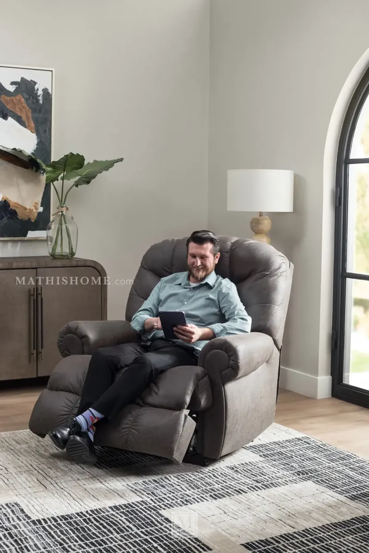 Camera Time Oversized Manual Recliner