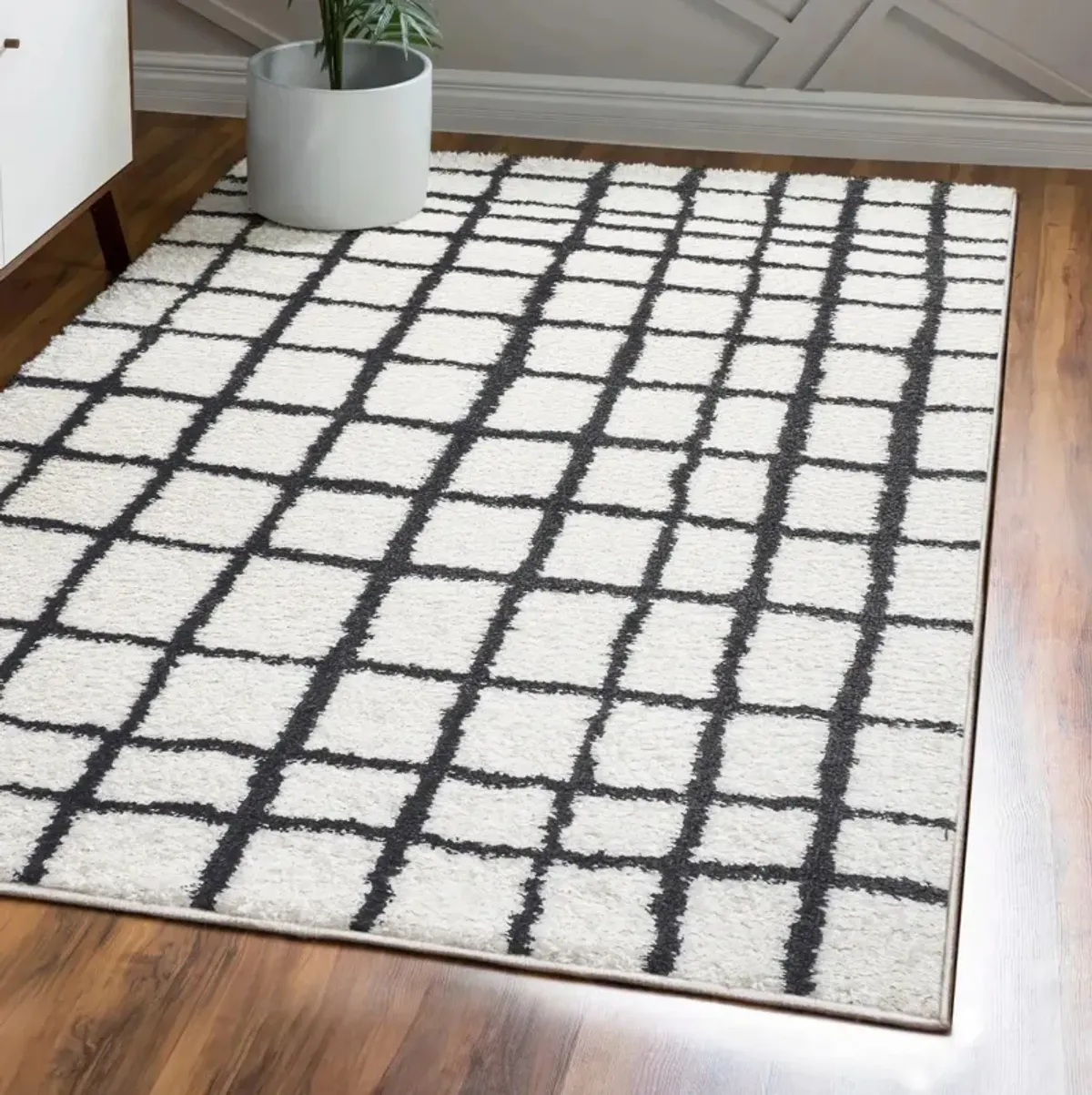 Arenal Geometric Grid Shag Area Rug