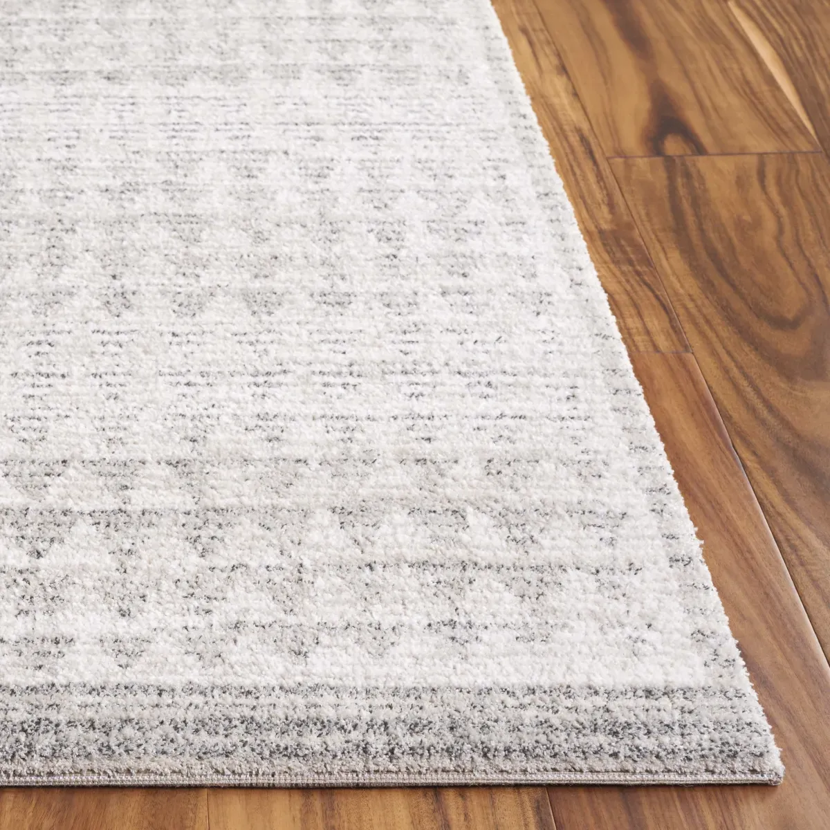 NORTHPORT 430 IVORY  2'-2' x 8' Runner Rug