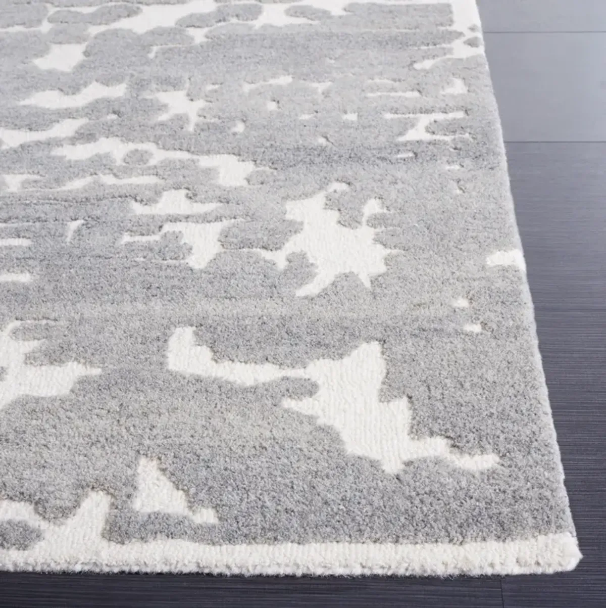 CHATHAM 304 GREY  2'-3' x 8' Runner Rug