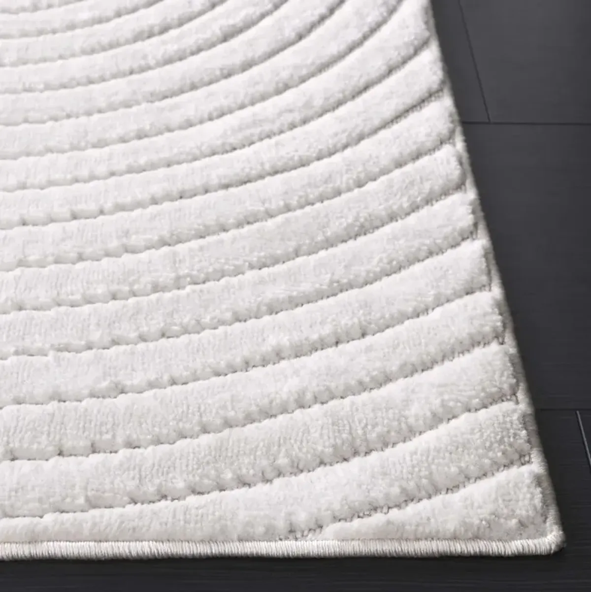 SELENA 680 IVORY 5'-3' x 7'-6' Medium Rectangle Rug