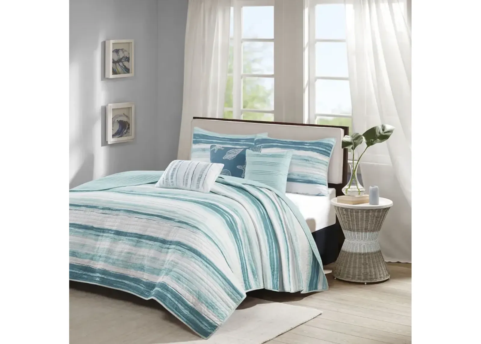 Madison Park Marina Aqua 6 Piece Printed Quilt Set with Throw Pillows