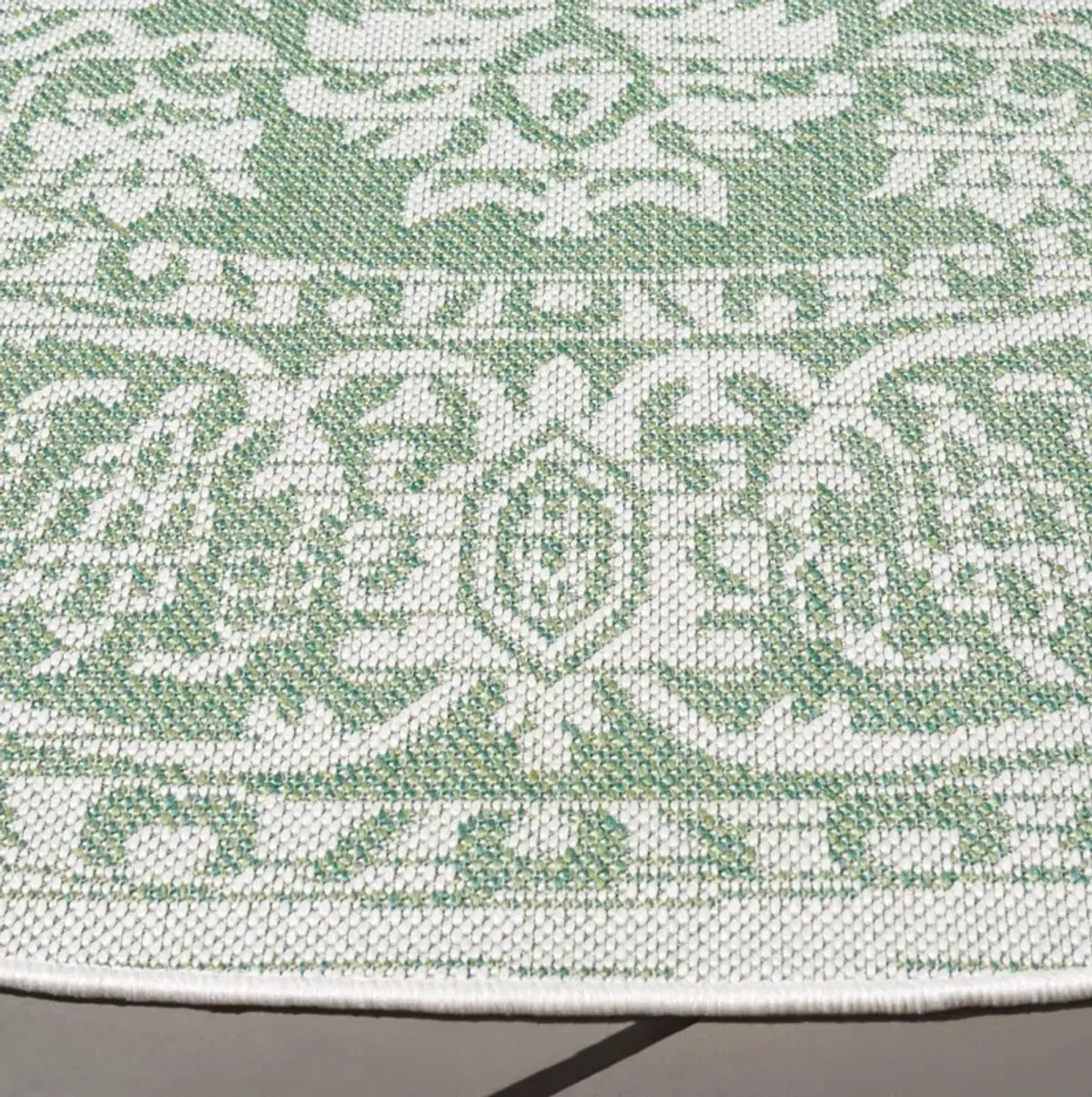 BERMUDA  813 GREEN  6'-7' X 6'-7' Round Round Rug