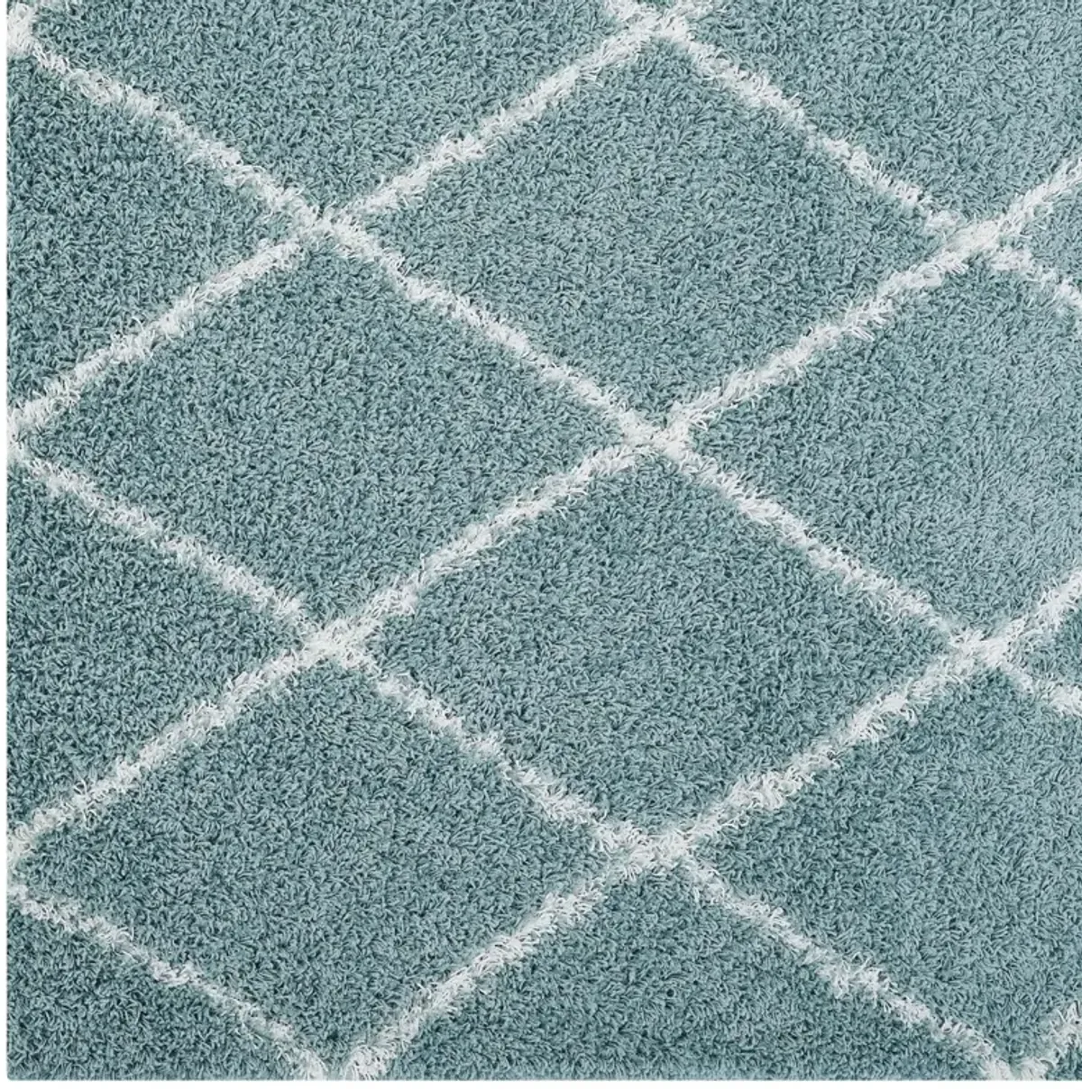 Toryn Diamond Lattice 8x10 Shag Area Rug