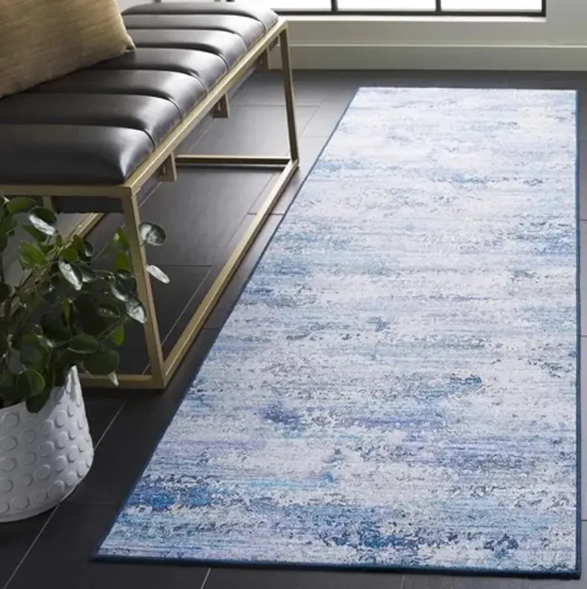 TACOMA 904 Grey  2'-6' X 8' Runner Rug