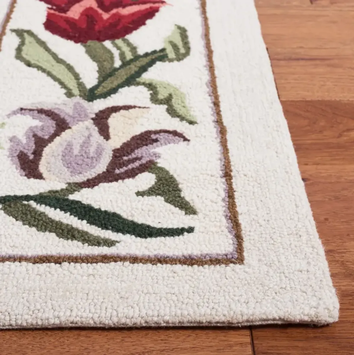 HK335 IVORY  2' x 3' Accent Rug